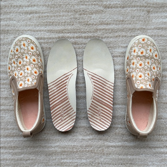 Like New Taos Footwear Rubber Soul Slip-on Daisy Canvas Sneakers Shoes Size 7 - Picture 14 of 17